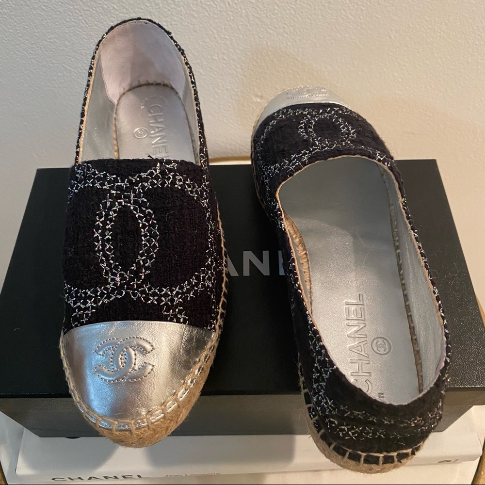 Chanel Black/Silver Tweed & Lambskin Leather CC Cap Toe Espadrilles Chic Classic - Picture 5 of 13